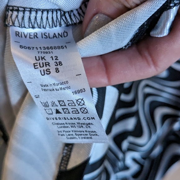 River Island mini dress black and white retro swirl - Picture 4 of 6